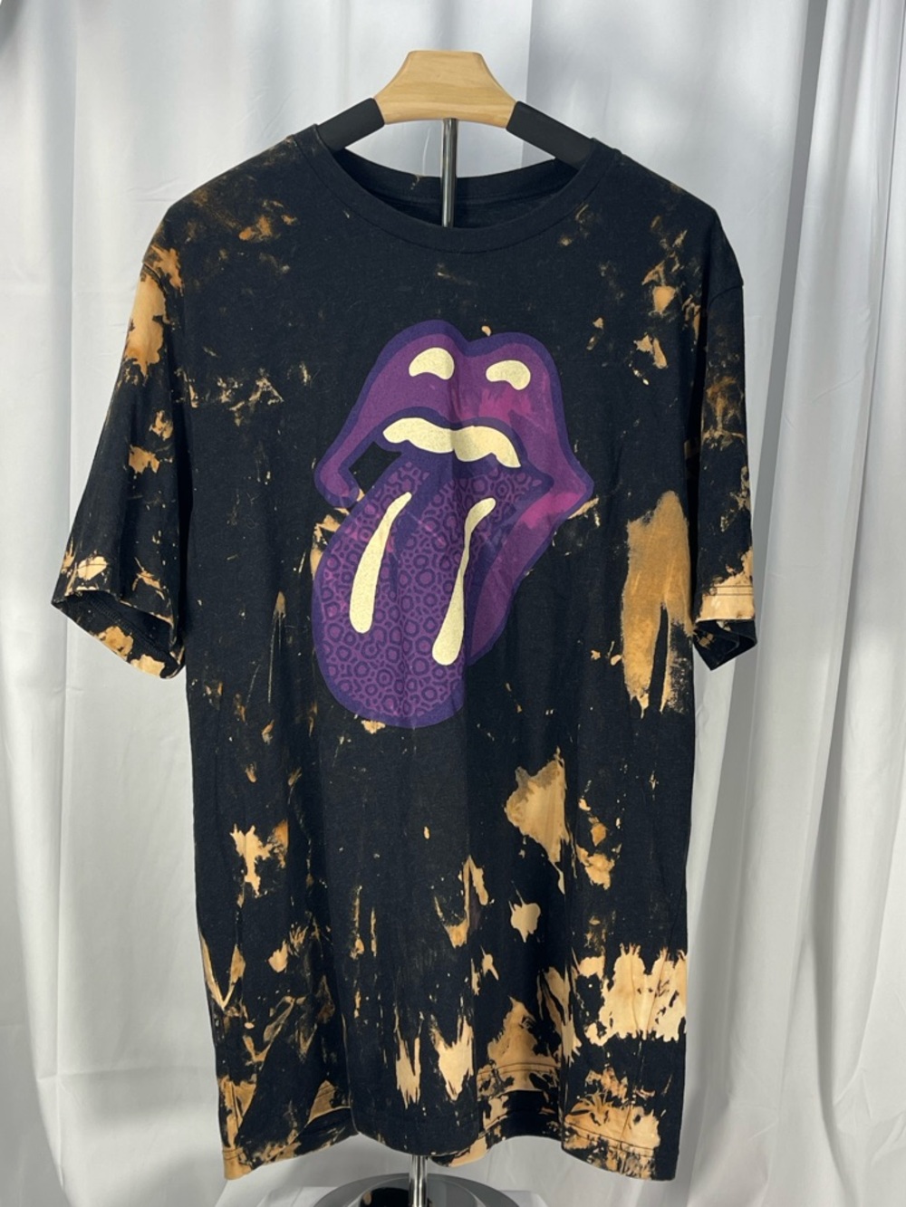 Source Unknown SOFT Black Tie Dye Tee w/Purple Rolling Stones Tongue Graphic.